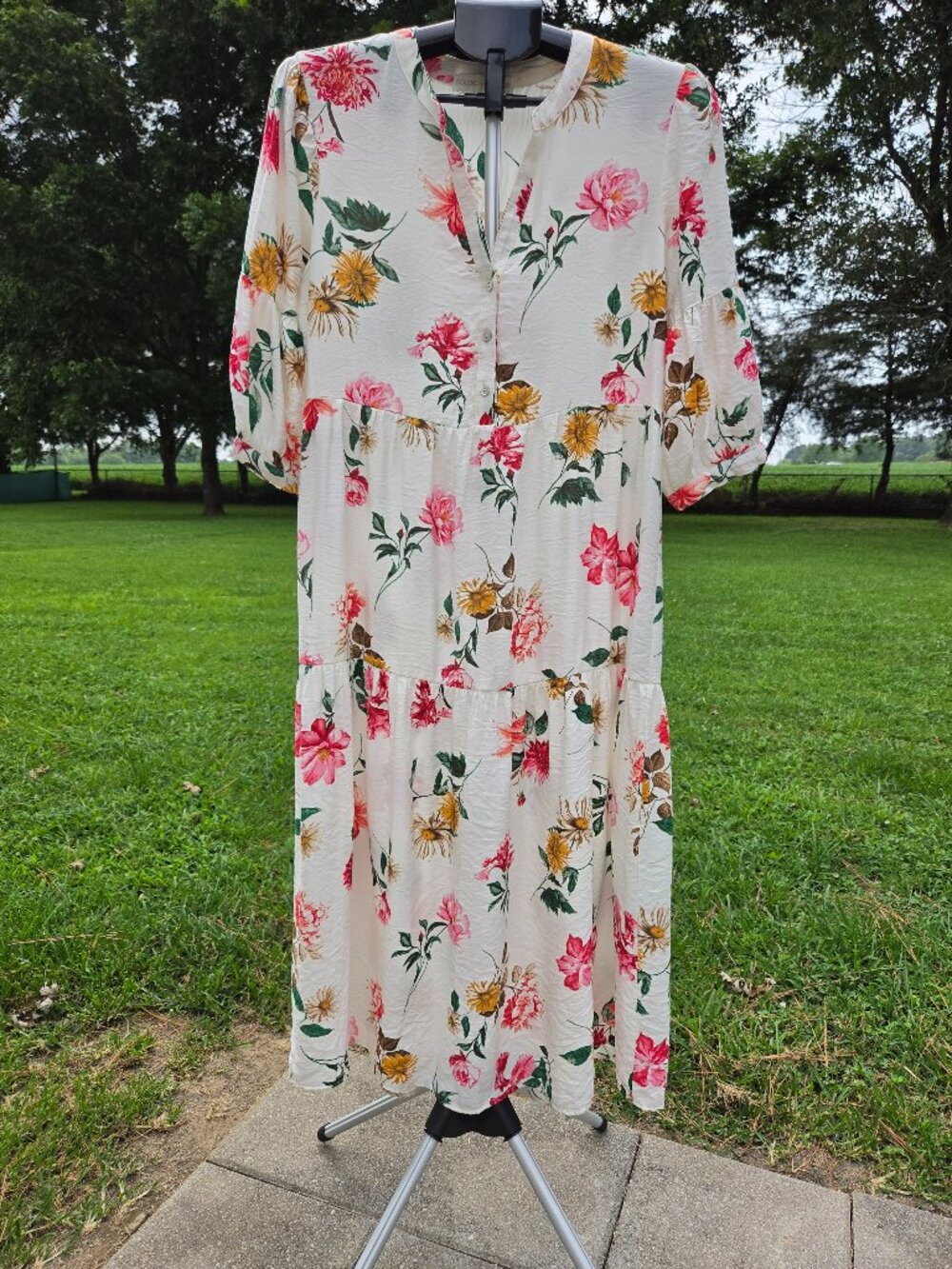 Figueroa and Flower Size Medium Floral Midi Dress